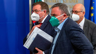 <span class="highlight">Сервилност</span> и продажност: Как тези хора се залепиха за ГЕРБ