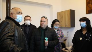 Ако нещо провали Борисов, ще е хаосът с ваксинацията