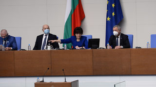 Партиите закриха 44-ия парламент с хвалби и обещания