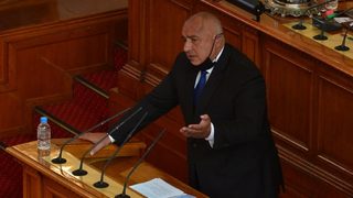 Отива си "джобният" парламент, който криеше премиера