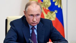 Защо Путин не показа бицепс за "най-добрата ваксина в света"