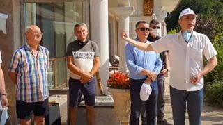 Едно наум: Доган продължи линията "Калашников" с кодиран поздрав към ДПС