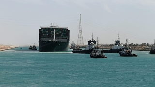 Корабът "Евър Гивън" отново потегли, трафикът в Суецкия <span class="highlight">канал</span> е възстановен