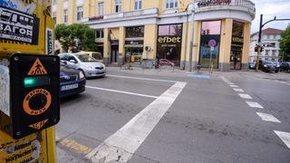Столичната община заменя бутоните за пешеходци с нови, без натискане