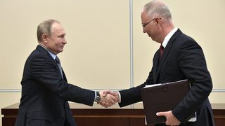 Коронавирусът по света: Русия обяви, че 20 компании по света ще произвеждат "Спутник"