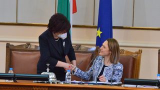 Всички срещу ГЕРБ: Парламентът избра юриста Ива Митева за свой председател