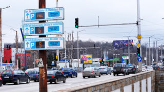 Такси падна в канала на Владайската <span class="highlight">река</span> след катастрофа