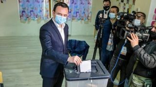 Гласуване на чужд премиер на албанските избори помрачи победата на Еди Рама