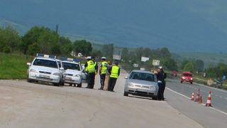 Малко ремонти и много полиция по пътищата днес