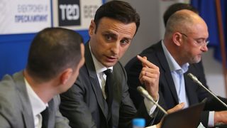 Димитър Бербатов призова футболните клубове и привържениците към революция