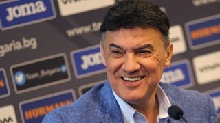 С учудване ФИФА и УЕФА искат БФС да обясни завръщането на <span class="highlight">Михайлов</span>