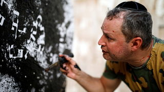 Фотогалерия: Картини, изрисувани с оръжие