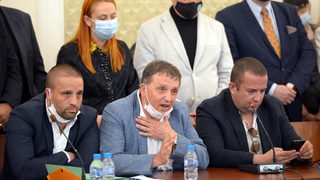 Как правиш бизнес, когато играеш белот с премиера