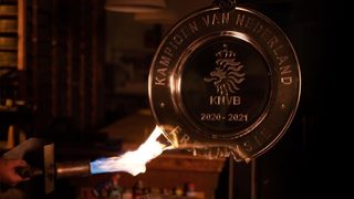 "Аякс" претопи шампионския трофей, за да го сподели с привържениците си