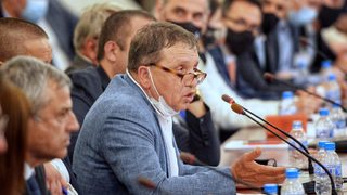 "Пиле с фурми": още въпросителни около странната операция на кабинета "Борисов"