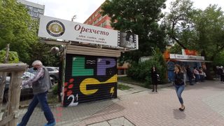 Павилионът с оголения кабел на бул."Иван Гешов" все още не е премахнат