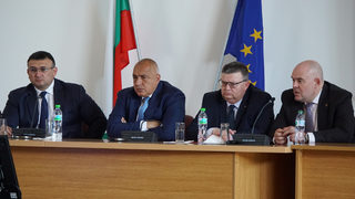 Как прокуратурата ще "вземе завоя", като е дълбоко затънала