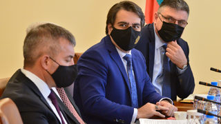 Политическото напрежение: Държавните фирми проверяват за договори със санкционираните (хронология)