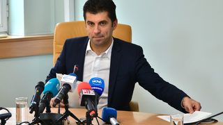 В "източените" от служебния кабинет язовири израсла трева