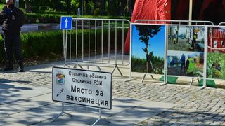 "Само масово ваксиниране може да предотврати нова ковид вълна още през лятото"