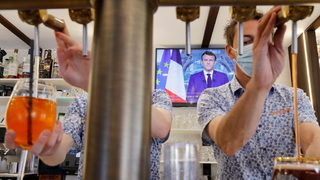 Коронавирусът по света: Франция въвежда "здравни паспорти" и задължително ваксиниране за медици