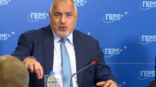 "Слави, Христо, умолявам ви": в шоу-брифинг Борисов поиска правителство, което ГЕРБ няма да подкрепи