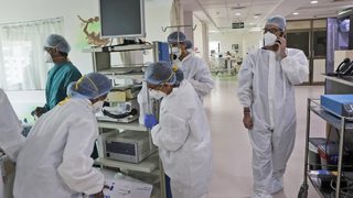Неработещите чужденци могат да са здравно осигурени, но не безплатно