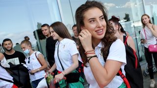 На път за Токио: как гимнастичката Катрин Тасева си затваря багажника в самолета