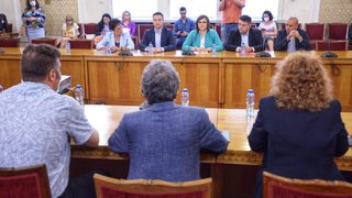 "Има такъв народ" и БСП не са единни за банката за развитие, концесиите, монопола на здравната каса
