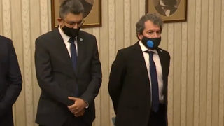 Радев връчи мандата на кандидата за премиера на "Има такъв народ"