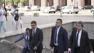 "Има такъв народ" пое курс към провал на кабинета