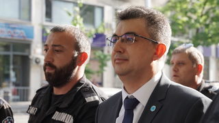 "Има такъв народ" смени в последния момент кандидата за премиер и посочи мениджъра Пламен Николов (обновена)