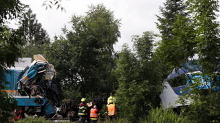 Два влака се сблъскаха в Чехия, има загинали и десетки ранени