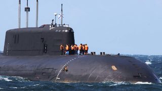 Край Дания е спрял двигателят на руска <span class="highlight">ядрена</span> <span class="highlight">подводница</span>, близнак на "Курск"