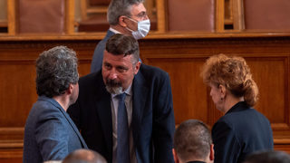 Превод в ефир: <span class="highlight">Буквар</span>, индийски мъдреци и едно проникване