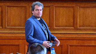 Политическото напрежение: Тошко Йорданов обвини "Изправи се.БГ", че са предали протестиращите