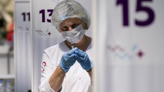Британски учен: колективният имунитет срещу COVID-19 е невъзможен