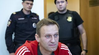 Доноси, пропаганда, наблюдение като в китайски лагер - Навални разказа за живота си в затвора