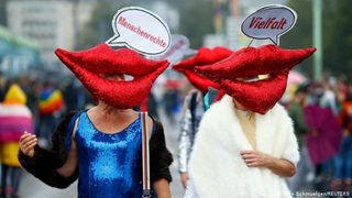 Източна Европа е хомофобна, а Западна толерантна? Не е точно така