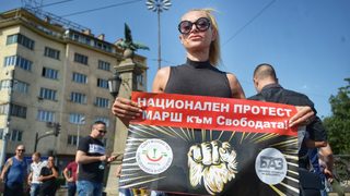 Коронавирусът в България: собственици на заведения се заканват да блокират страната