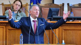 Коронавирусът в България: броят <span class="highlight">на</span> настанените в болница не е повод <span class="highlight">за</span> паника и суматоха, обяви Кацаров