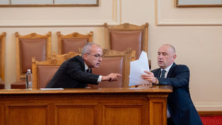 Предизборно парламентът увеличи и пенсиите, и добавките към тях