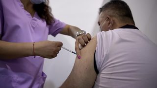 В Гърция съобщават за антиваксъри, отказващи кръвопреливане от ваксинирани