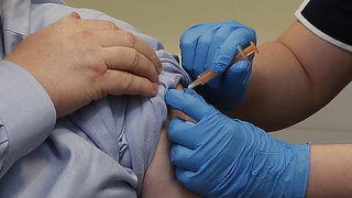 Коронавирусът по света: Нови странични ефекти на използваните в ЕС ваксини