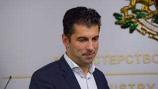 Конституционният съд изиска серия от документи за гражданството на Кирил Петков