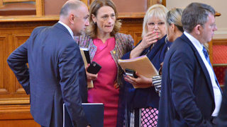 Посред нощ парламентът се разбърза по актуализацията на бюджета