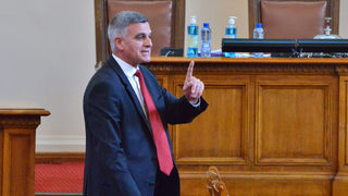 Политическото напрежение: Янев пита защо партии се оплакват от МВР само преди избори (хронология)