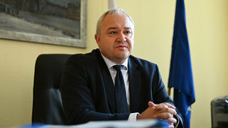 В министерството има сигнали, че бюрото за <span class="highlight">защита</span> разпродавало бронирани коли