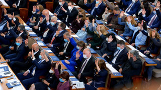 ГЕРБ запази начело на листи министри от побоите над протестиращи, но отстрани Дариткова и Кралев