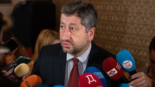 "Демократична България" иска да оглави "съпротивата срещу опитите <span class="highlight">на</span> ДПС да запази корупционното си влияние"